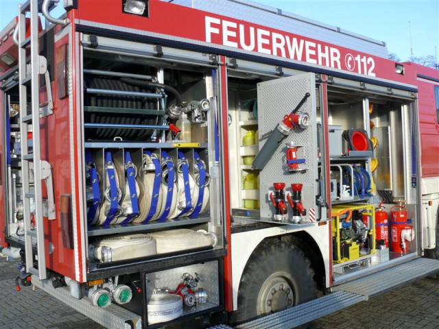 TLF 3000, Geräteräume rechte Seite - wasserführende Armaturen, Foto: Freiwillige Feuerwehr Heiligendorf