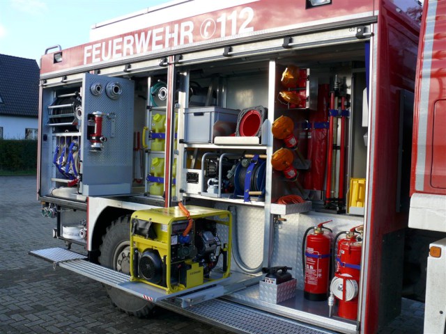 TLF 3000, Geräteräume rechte Seite - wasserführende Armaturen, Foto: Freiwillige Feuerwehr Heiligendorf