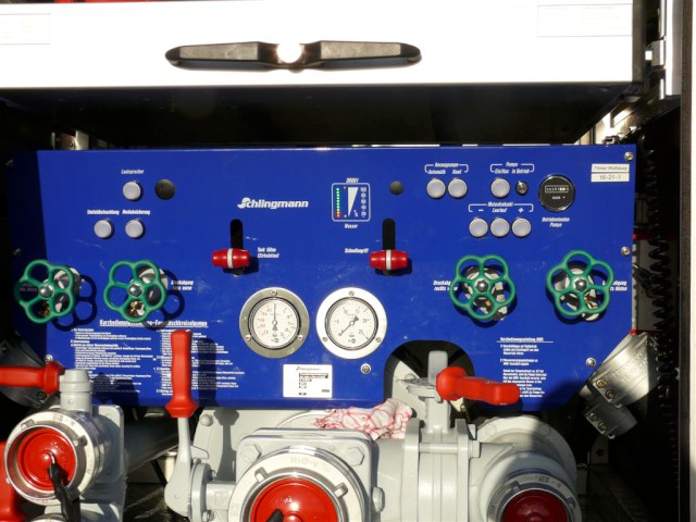 TLF 3000, Geräteraum Heck - Pumpenarmaturen, Foto: Freiwillige Feuerwehr Heiligendorf