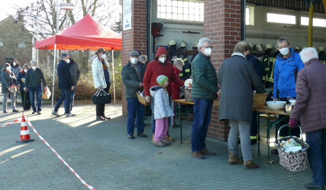 Wegen der Corona-Pandmie gab es dieses Mal Grünkohl zum Mitnehmen, Foto: Freiwillige Feuerwehr Heiligendorf