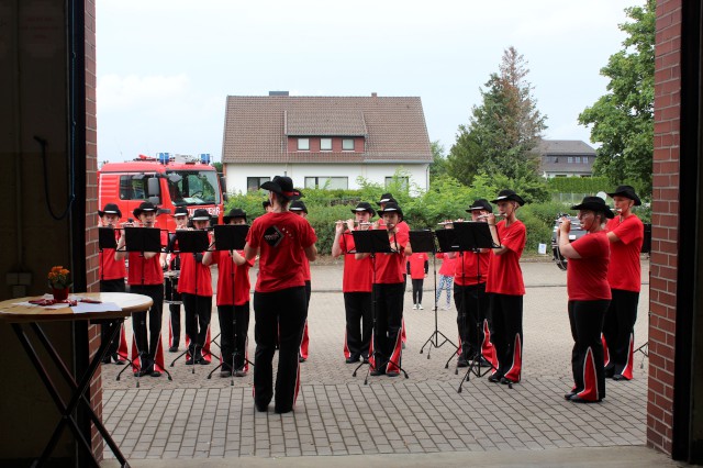 Offizielle Übergabe zweier Fahrzeuge durch Oberbürgermeister Weilmann, Foto: Freiwillige Feuerwehr Heiligendorf