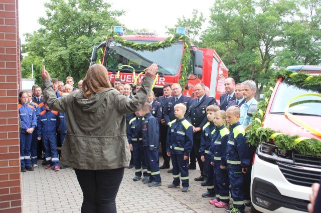 Offizielle Übergabe zweier Fahrzeuge durch Oberbürgermeister Weilmann, Foto: Freiwillige Feuerwehr Heiligendorf