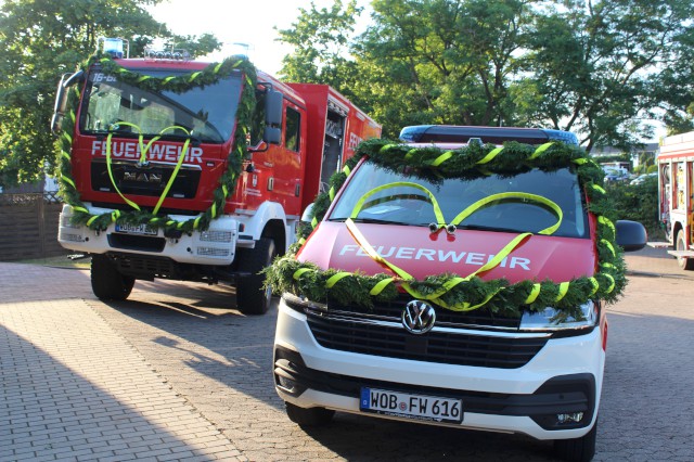 Offizielle Übergabe zweier Fahrzeuge durch Oberbürgermeister Weilmann, Foto: Freiwillige Feuerwehr Heiligendorf