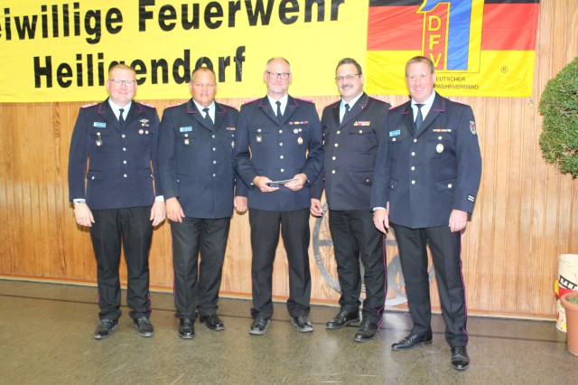 Markus Meyer erhielt die Ehrennadel des Landesfeuerwehrverbandes Niedersachsen in Silber, Foto: Freiwillige Feuerwehr Heiligendorf