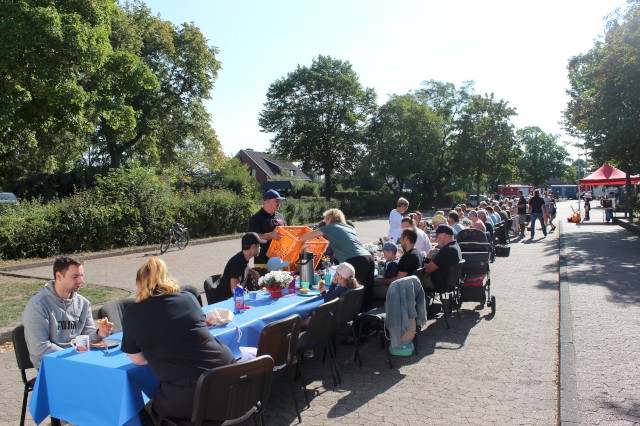Die 600 Brötchen haben für alle gereicht, Foto: Freiwillige Feuerwehr Heiligendorf