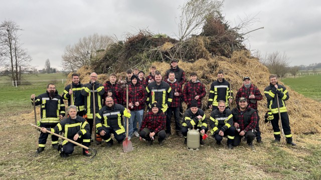 Einsatz 10 / 2023, Brandsicherheitswache Osterfeuer, hier zusammen mit den Heiligendorfer Jungs, Foto: Freiwillige Feuerwehr Heiligendorf