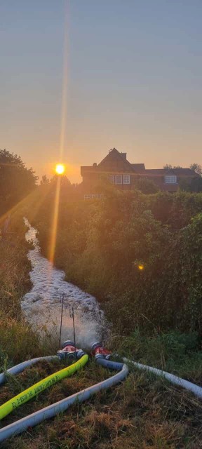 Einsatz 20: Tausende Liter wurden pro Minute wieder zurückgepumpt, Foto: Freiwillige Feuerwehr Wolfsburg