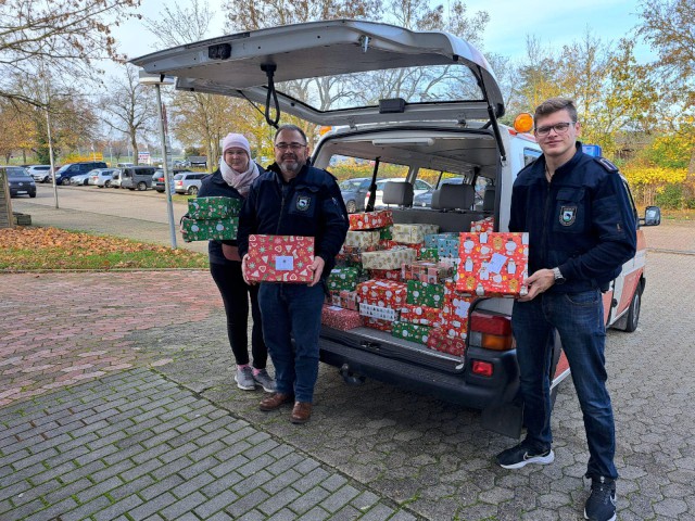 Sammeln für den Weihnachtspäckchenkonvoi, Foto: Freiwillige Feuerwehr Heiligendorf