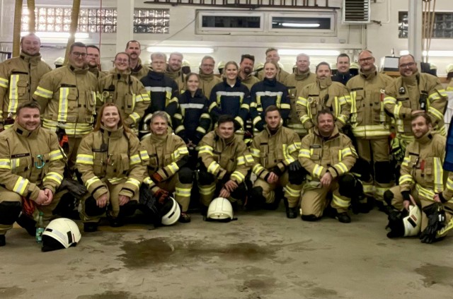 In der neuen Einsatzbekleidung, Foto: Freiwillige Feuerwehr Heiligendorf