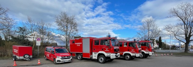 Grünkohlwanderung - Jetzt nur noch aufräumen, dann können die Fahrzeuge wieder in den Stall, Foto: Freiwillige Feuerwehr Heiligendorf