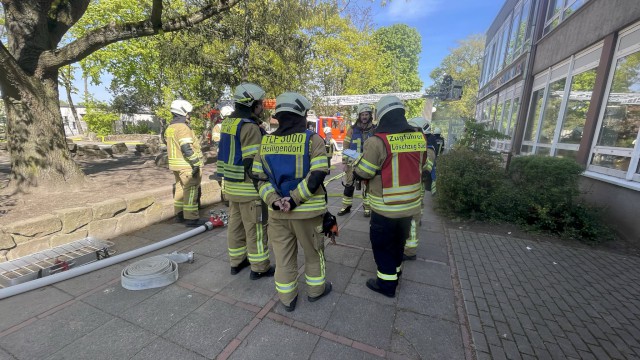 Übung des Löschzugs Süd in der Grundschule Hasenwinkel in Neindorf, Foto: Freiwillige Feuerwehr Heiligendorf