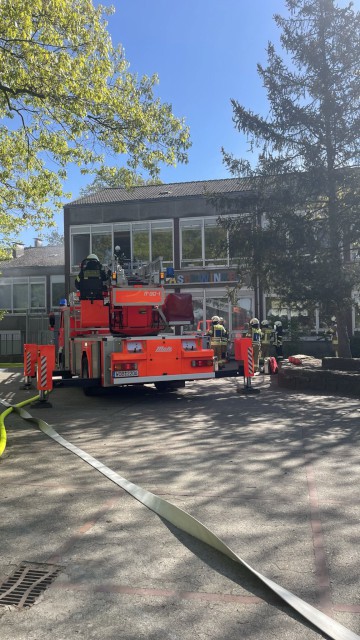 Übung des Löschzugs Süd in der Grundschule Hasenwinkel in Neindorf, Foto: Freiwillige Feuerwehr Heiligendorf