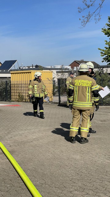 Übung des Löschzugs Süd in der Grundschule Hasenwinkel in Neindorf, Foto: Freiwillige Feuerwehr Heiligendorf