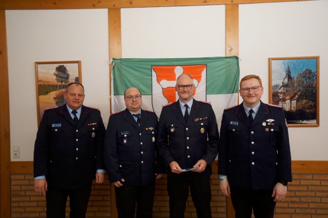 JHV: Ehrung mit der Bronzenen Ehrenmedaille des Feuerwehrverbands Wolfsburg, Foto: Freiwillige Feuerwehr Heiligendorf