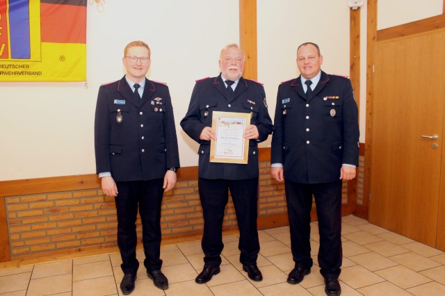 Ernennung von Bernd Brandes zum Ehrenmitglied, Foto: Freiwillige Feuerwehr Heiligendorf