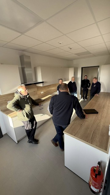 Die Arbeitsgruppe „Neues Feuerwehrhaus“ besichtigt das neue Feuerwehrhaus in Gamsen, Foto: Freiwillige Feuerwehr Heiligendorf