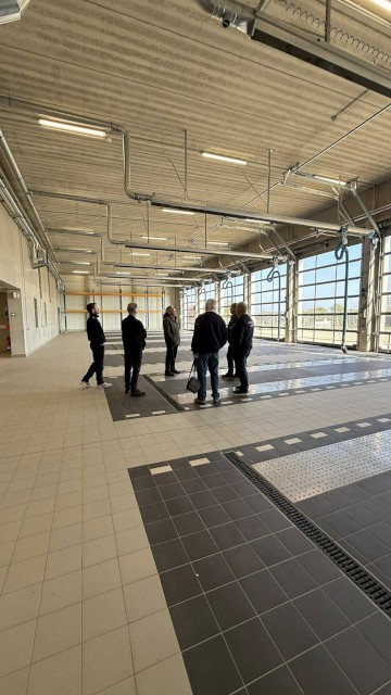Die Arbeitsgruppe „Neues Feuerwehrhaus“ besichtigt das neue Feuerwehrhaus in Gamsen, Foto: Freiwillige Feuerwehr Heiligendorf