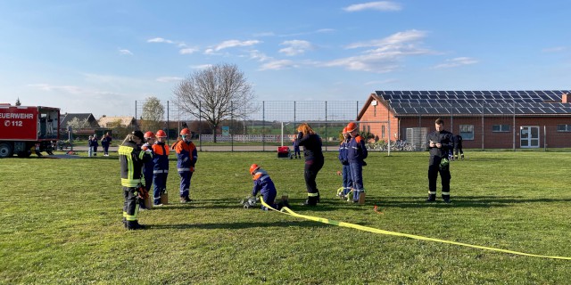 Üben für die Wettbewerbe, Foto: Freiwillige Feuerwehr Heiligendorf