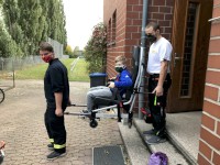 Mit diesem Tragestuhl kommt man auch Treppen hoch und runter, Foto: Freiwillige Feuerwehr Heiligendorf