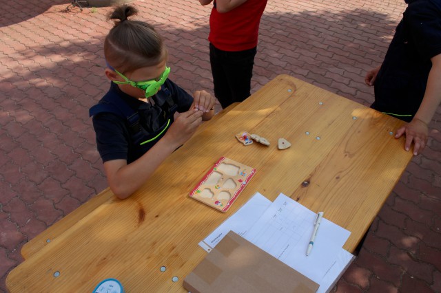 Spiel Steckpuzzle blind puzzlen, Foto: Freiwillige Feuerwehr Heiligendorf