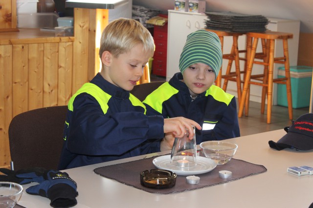 Abnahme des Kinderfeuerwehrabzeichens 'Brandfloh', Foto: Freiwillige Feuerwehr Heiligendorf