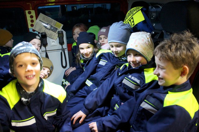 So viele Kinder auf den Rückbänken des KdoW, Foto: Freiwillige Feuerwehr Heiligendorf