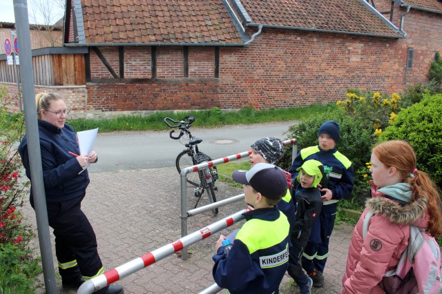 Vorbereitung auf den Orientierungsmarsch, Foto: Freiwillige Feuerwehr Heiligendorf