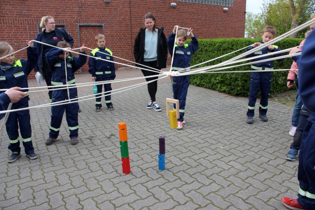 Vorbereitung auf den Orientierungsmarsch, Foto: Freiwillige Feuerwehr Heiligendorf