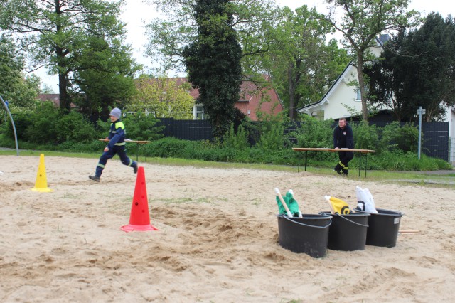 Spiel 1: 2. Laufe schnell zu den Fahnen, ... , Foto: Freiwillige Feuerwehr Heiligendorf