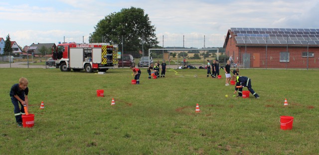 Wasserspiele auf dem alten Sportplatz, Foto: Freiwillige Feuerwehr Heiligendorf