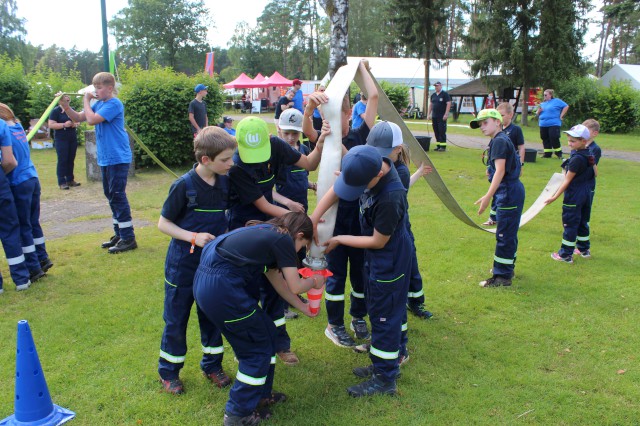 Das Wassertransportspiel als Abschluss des Orientierungsmarschs, Foto: Freiwillige Feuerwehr Heiligendorf