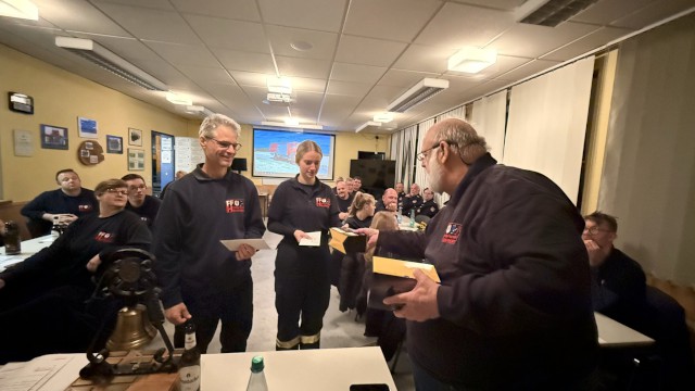 Friedel's Geschenke für die Kinder- und die Jugendfeuerwehr, Foto: Freiwillige Feuerwehr Heiligendorf